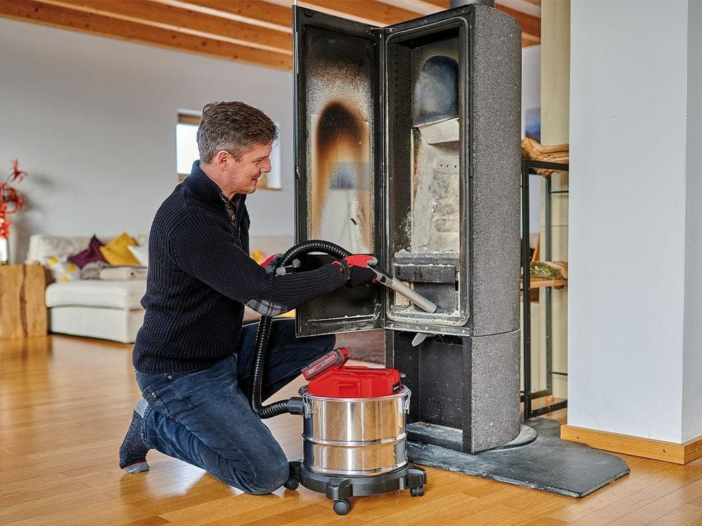 Wie pflegt man seinen Holz- oder Pelletofen in Deutschland richtig?